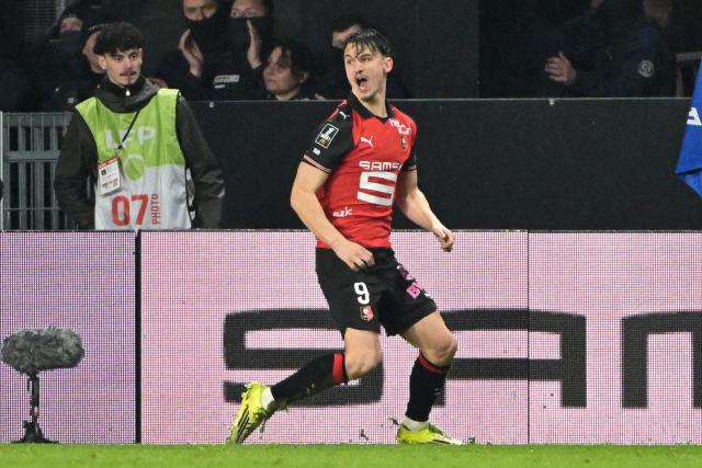 Rennes' French forward #09 Esteban Lepaul celebrates after scoring his team's second goal during the French L1 football match between Stade Rennais FC and Paris Saint-Germain (PSG) at the Roazhon Park stadium in Rennes, western France, on February 13, 2026. (Photo by Damien MEYER / AFP)