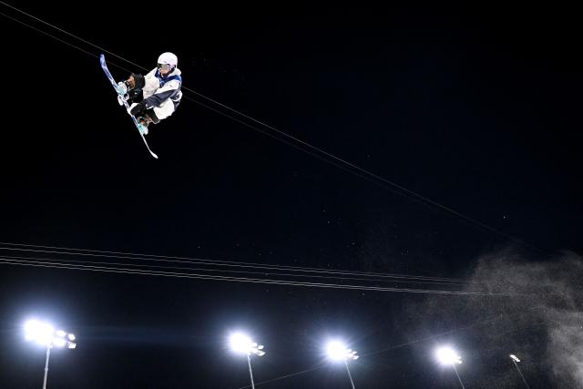 Japan's Yuto Totsuka competes in the snowboard men's halfpipe final run 3 during the Milano Cortina 2026 Winter Olympic Games at Livigno Snow Park, in Livigno (Valtellina), on February 13, 2026. (Photo by Kirill KUDRYAVTSEV / AFP)