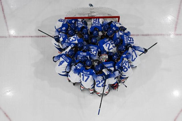 Italy's team players gather at the start of the women's quarter final Ice Hockey match between USA and Italy at the Milano Rho Ice Hockey Arena at the Milano Cortina 2026 Winter Olympic Games in Milan, on February 13, 2026. (Photo by JULIEN DE ROSA / AFP)