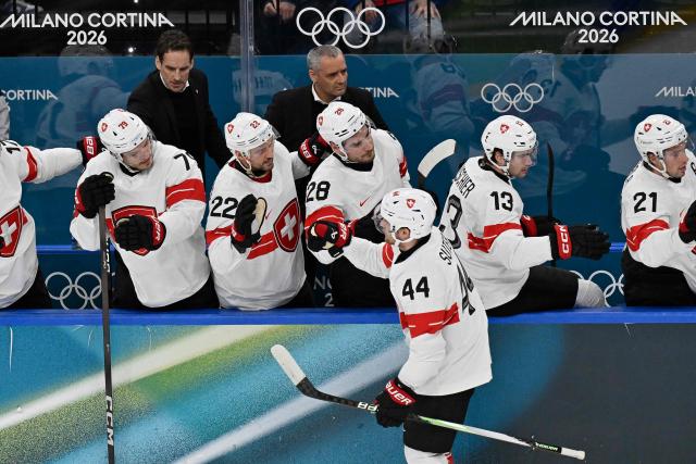 Switzerland's #44 Pius Suter (C) celebrates with  teammates after scoring a goal  during the men's preliminary round Group A Ice Hockey match between Canada and Switzerland at the Milano Santagiulia Ice Hockey Arena during the Milano Cortina 2026 Winter Olympic Games in Milan, on February 13, 2026. (Photo by Alexander NEMENOV / AFP)