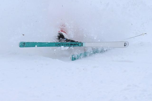 China's Li Ruilin crashes as she competes in the freestyle skiing women's dual moguls last 32 during the Milano Cortina 2026 Winter Olympic Games at Livigno Aerials & Moguls Park, in Livigno (Valtellina), on February 14, 2026. (Photo by Kirill KUDRYAVTSEV / AFP)