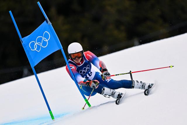 South Korea's Jung Dong-hyun passes a gate in the first run of the men's giant slalom alpine skiing event during the Milano Cortina 2026 Winter Olympic Games at the Stelvio Ski Centre in Bormio (Valtellina) on February 14, 2026. (Photo by Fabrice COFFRINI / AFP)