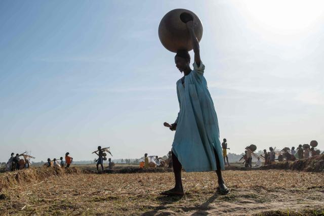 A fisherman carries a calabash as he walks to the River Mata for the Argungu Fishing and Cultural Festival at Argungu Town, Kebbi State in northwestern Nigeria, on February 14, 2026. (Photo by TOYIN ADEDOKUN / AFP)
