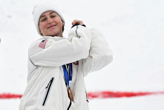 Bronze medallist USA's Elizabeth Lemley celebrates on the podium after the freestyle skiing women's dual moguls final during the Milano Cortina 2026 Winter Olympic Games at Livigno Aerials & Moguls Park, in Livigno (Valtellina), on February 14, 2026. (Photo by Jeff PACHOUD / AFP)