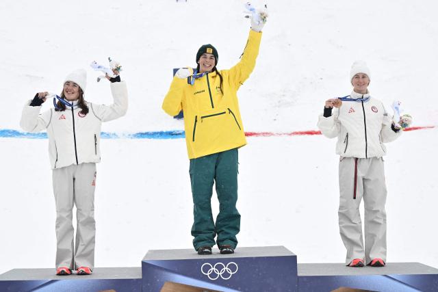 (From L) Silver medallist USA's Jaelin Kauf, gold medallist Australia's Jakara Anthony and bronze medallist USA's Elizabeth Lemley celebrate on the podium after the freestyle skiing women's dual moguls final during the Milano Cortina 2026 Winter Olympic Games at Livigno Aerials & Moguls Park, in Livigno (Valtellina), on February 14, 2026. (Photo by Jeff PACHOUD / AFP)