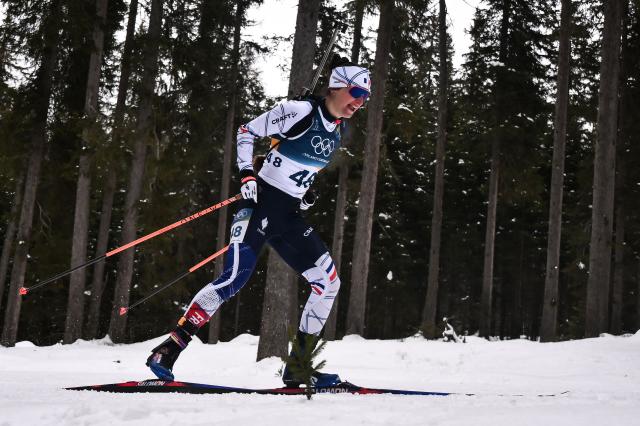 France's Julia Simon competes in the women's biathlon 7,5km sprint event during the Milano Cortina 2026 Winter Olympic Games at the Anterselva Biathlon Arena (Sudtirol Arena) in Anterselva (Val Pusteria) on February 14, 2026. (Photo by Marco BERTORELLO / AFP)