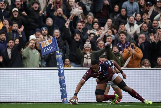 Bordeaux-Begles' French flanker Cameron Woki scores a try during the French Top 14 rugby union match between Union Bordeaux-Begles (UBB) and Castres Olympique at the Chaban-Delmas Stadium in Bordeaux, south-western France on February 14, 2026. (Photo by Valentine CHAPUIS / AFP)