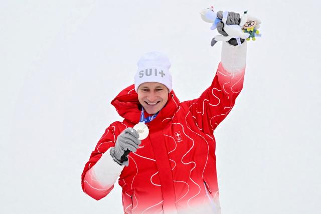 Switzerland's silver medalist Marco Odermatt celebrates on the podium of the men's giant slalom alpine skiing event during the Milano Cortina 2026 Winter Olympic Games at the Stelvio Ski Centre in Bormio (Valtellina) on February 14, 2026. (Photo by Fabrice COFFRINI / AFP)