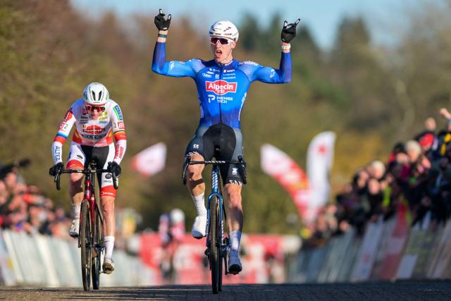 Belgium's Niels Vandeputte celebrates as he crosses the finish line to win the men's elite race of the 'Waaslandcross' cyclo-cross cycling event, stage 7 out of 7 of the Exact Cross competition in Sint-Niklaas on February 14, 2026. (Photo by DAVID PINTENS / Belga / AFP) / Belgium OUT