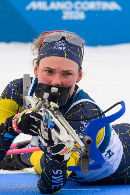 Sweden's Hanna Oeberg shoots during the women's biathlon 7,5km sprint event during the Milano Cortina 2026 Winter Olympic Games at the Anterselva Biathlon Arena (Sudtirol Arena) in Anterselva (Val Pusteria) on February 14, 2026. (Photo by FRANCOIS-XAVIER MARIT / AFP)
