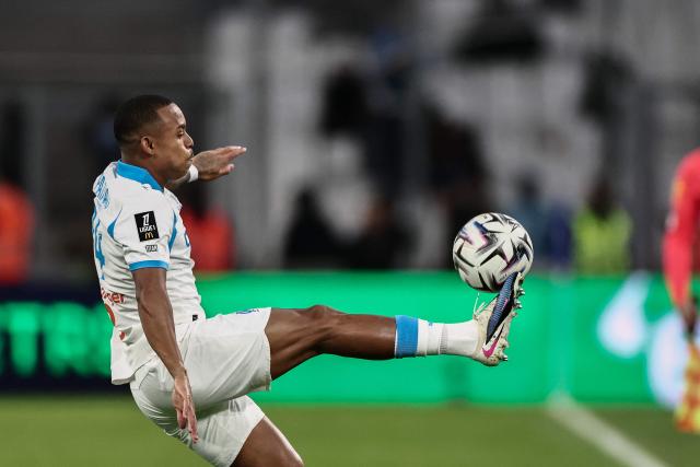 Marseille's Brazilian forward #14 Igor Paixao controls the ball during the French L1 football match between Olympique de Marseille (OM) and RC Strasbourg at the Stade Velodrome in Marseille, southern France, on February 14, 2026. (Photo by Thibaud MORITZ / AFP)