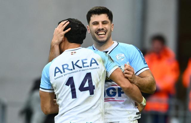 Bayonne's French full-back Tom Spring (L) and Bayonne's French full-back Yohan Orabe (R) celebrate after scoring a try during the French Top14 rugby union match between Aviron Bayonnais (Bayonne) and Racing 92 at the Jean Dauger stadium in Bayonne, south-western France, on February 14, 2026. (Photo by Gaizka IROZ / AFP)