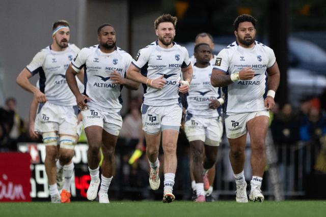 Montpellier's players arrive for the French Top14 rugby union match between Stade Rochelais (La Rochelle) and Montpellier Herault Rugby at The Marcel-Deflandre Stadium in La Rochelle, western France on February14, 2026. (Photo by XAVIER LEOTY / AFP)