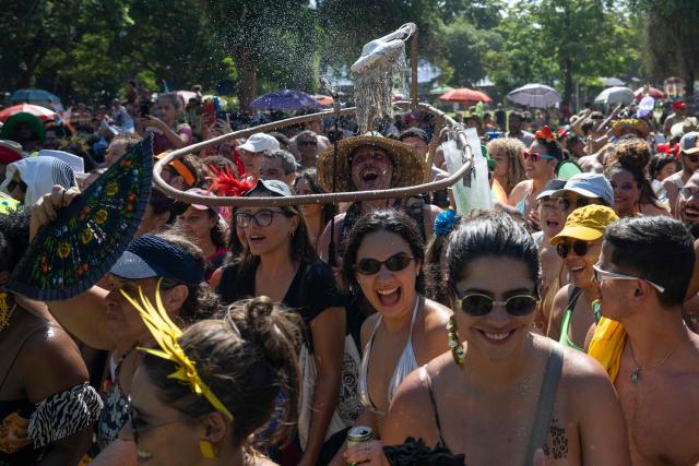 Revelers attend the performance of Bloco da Terreirada street carnival group, at Quinta da Boa Vista (former official residence of the Brazilian royal and imperial family) at Sao Cristovao neighbourhood in Rio de Janeiro, Brazil, on February 14, 2026. (Photo by Pablo PORCIUNCULA / AFP)