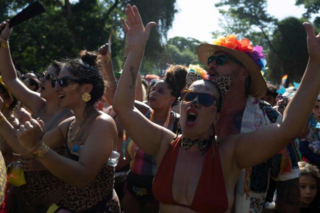Revelers attend the performance of Bloco da Terreirada street carnival group, at Quinta da Boa Vista (former official residence of the Brazilian royal and imperial family) at Sao Cristovao neighbourhood in Rio de Janeiro, Brazil, on February 14, 2026. (Photo by Pablo PORCIUNCULA / AFP)