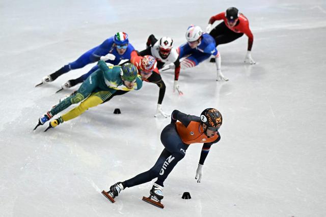 Netherlands' Jens van 't Wout leads in the short track speed skating men's 1500m semi-final during the Milano Cortina 2026 Winter Olympic Games at Milano Ice Skating Arena in Milan on February 14, 2026. (Photo by Gabriel BOUYS / AFP)