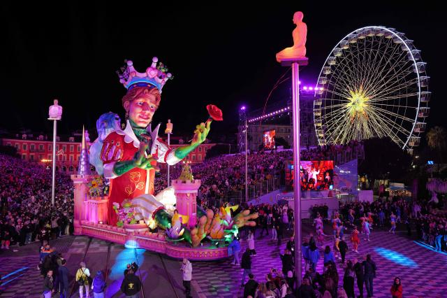 People look at a giant picture depicting a King during the opening parade of the 141th edition of the Nice Carnival in the French Riviera City of Nice on February 14, 2026. (Photo by Valery HACHE / AFP)