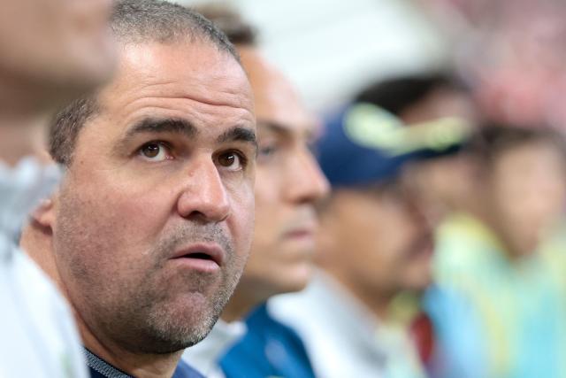 America's Brazilian head coach Andre Jardine gestures during the Liga MX Clausura tournament football match between Guadalajara and America at the Akron Stadium in Zapopan, Jalico state, Mexico on February 14, 2026. (Photo by Ulises Ruiz / AFP)