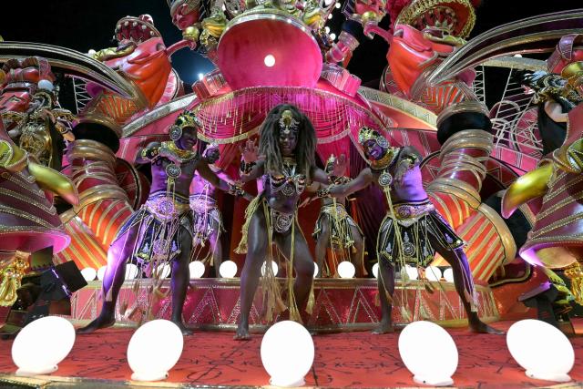 Revellers of the Mocidade Alegre samba school perform during the carnival parade at the Anhembi Sambadrome in Sao Paulo, Brazil, early on February 15, 2026. (Photo by Nelson ALMEIDA / AFP)