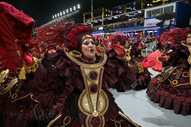 Revellers of the Mocidade Alegre samba school perform during the carnival parade at the Anhembi Sambadrome in Sao Paulo, Brazil, early on February 15, 2026. (Photo by Nelson ALMEIDA / AFP)