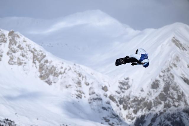 Norway's Marcus Kleveland competes in the snowboard men's slopestyle qualification run 1 during the Milano Cortina 2026 Winter Olympic Games at Livigno Snow Park, in Livigno (Valtellina), on February 15, 2026. (Photo by Kirill KUDRYAVTSEV / AFP)