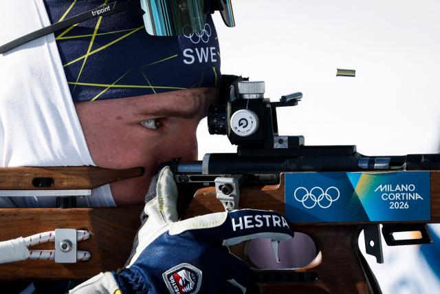 Sweden's Sebastian Samuelsson warms up in the shooting range ahead of the men's biathlon 12,5km pursuit event during the Milano Cortina 2026 Winter Olympic Games at the Anterselva Biathlon Arena (Sudtirol Arena) in Anterselva (Val Pusteria) on February 15, 2026. (Photo by Odd ANDERSEN / AFP)