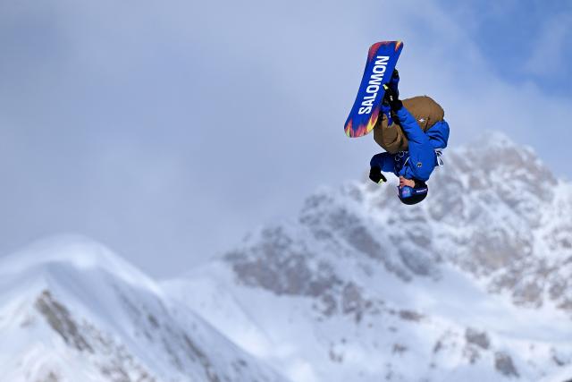 Germany's Noah Vicktor competes in the snowboard men's slopestyle qualification run 1 during the Milano Cortina 2026 Winter Olympic Games at Livigno Snow Park, in Livigno (Valtellina), on February 15, 2026. (Photo by Kirill KUDRYAVTSEV / AFP)