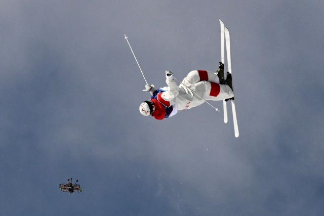 Canada's Mikael Kingsbury competes in the freestyle skiing men's dual moguls last 16 during the Milano Cortina 2026 Winter Olympic Games at Livigno Aerials & Moguls Park, in Livigno (Valtellina), on February 15, 2026. (Photo by Jeff PACHOUD / AFP)
