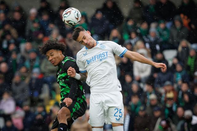 Cercle's Oluwaseun Adewumi (L) and Club's Aleksandar Stankovic (R) fight for the ball during the Belgian Pro League football match between Cercle Brugge and Club Brugge at Jan Breydel Stadium in Brugge on February 15, 2026. (Photo by KURT DESPLENTER / BELGA / AFP) / Belgium OUT