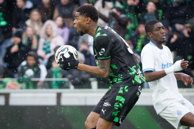 Cercle Brugge's French forward #09 Steve Ngoura reacts during the Belgian "Pro League" First Division football match between Cercle Brugge KSV and Club Brugge KV at the Jan Breydel Stadium in Bruges on February 15, 2026. (Photo by KURT DESPLENTER / BELGA / AFP) / Belgium OUT