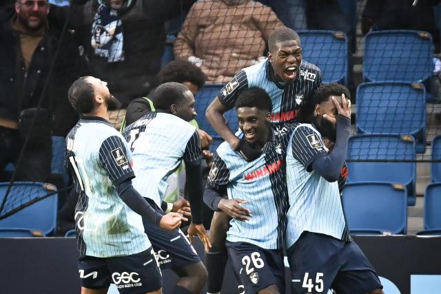Le Havre's Senegalese forward #45 Issa Soumare (R) celebrates with his teammate after scoring the first goal during the French L1 football match between Le Havre AC and Toulouse FC at the Stade Oceane in Le Havre, north-western France, on February 15, 2026. (Photo by Lou BENOIST / AFP)