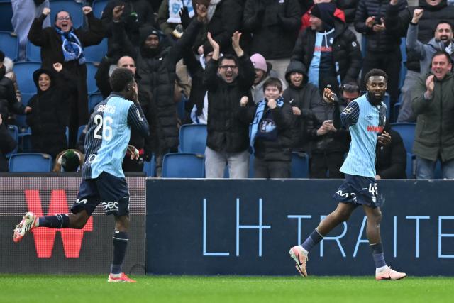 Le Havre's Senegalese forward #45 Issa Soumare (R) celebrates after scoring the first goal during the French L1 football match between Le Havre AC and Toulouse FC at the Stade Oceane in Le Havre, north-western France, on February 15, 2026. (Photo by Lou BENOIST / AFP)