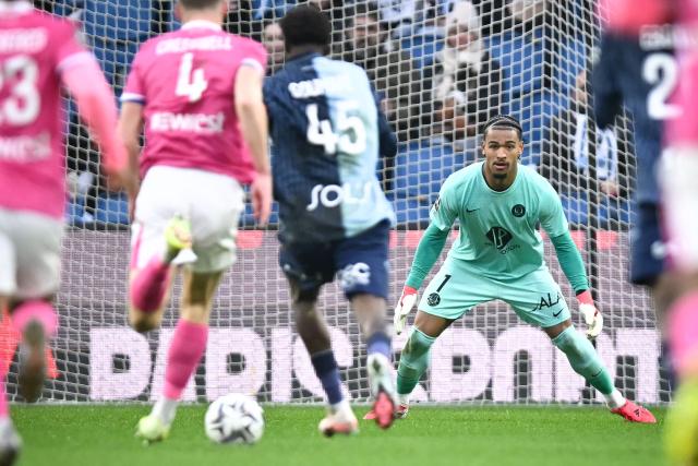 Le Havre's Senegalese forward #45 Issa Soumare (C) is about to score the first goal during the French L1 football match between Le Havre AC and Toulouse FC at the Stade Oceane in Le Havre, north-western France, on February 15, 2026. (Photo by Lou BENOIST / AFP)