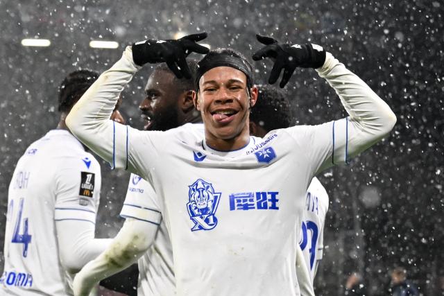 Auxerre's French midfielder #05 Kevin Danois celebrates his team's second goal during the French L1 football match between FC Metz and AJ Auxerre at Stade Saint-Symphorien in Longeville-les-Metz, northeastern France, on February 15, 2026. (Photo by Jean-Christophe VERHAEGEN / AFP)
