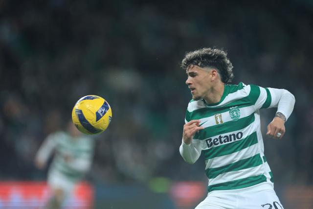 Sporting Lisbon's Uruguayan midfielder #20 Maximiliano Araujo eyes the ball during the Portuguese league football match between Sporting CP and FC Famalicao at Jose Alvalade stadium in Lisbon on February 15, 2026. (Photo by PATRICIA DE MELO MOREIRA / AFP)