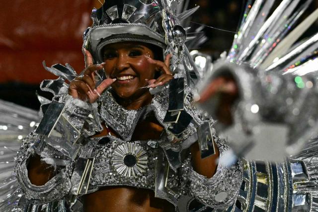 A reveller of the Academicos de Niteroi samba school performs during the opening night of the Rio Carnival at the Marques de Sapucai Sambadrome in Rio de Janeiro, Brazil, on February 15, 2026. (Photo by Pablo PORCIUNCULA / AFP)