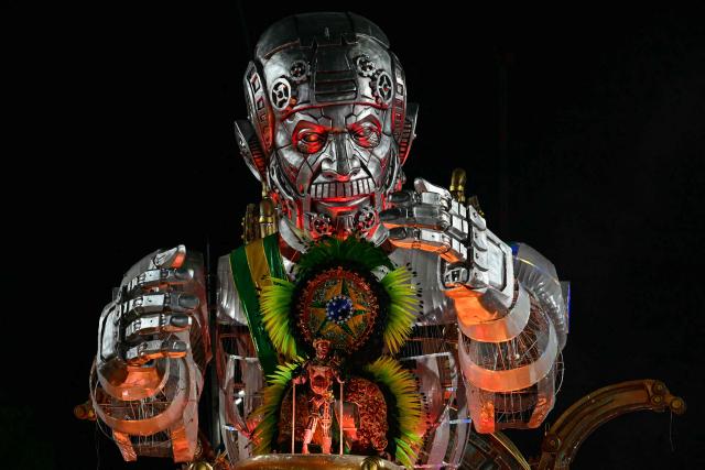 A reveller of the Academicos de Niteroi samba school performs during the opening night of the Rio Carnival at the Marques de Sapucai Sambadrome in Rio de Janeiro, Brazil, on February 15, 2026. (Photo by Pablo PORCIUNCULA / AFP)