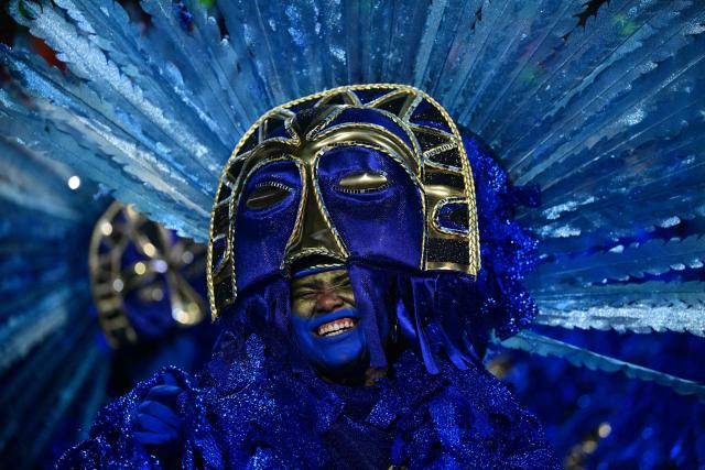 TOPSHOT - A reveller of the Portela samba school performs during the opening night of the Rio Carnival at the Marques de Sapucai Sambadrome in Rio de Janeiro, Brazil, on February 16, 2026. (Photo by Pablo PORCIUNCULA / AFP)