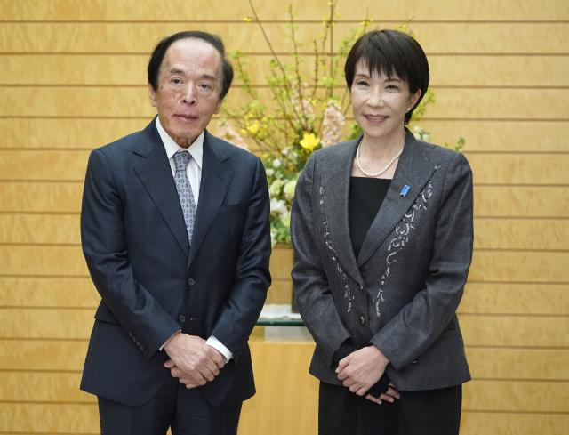 Japan's Prime Minister Sanae Takaichi (R) meets with Bank of Japan Governor Kazuo Ueda at the Prime Minister's Office in Tokyo on February 16, 2026. (Photo by JIJI PRESS / AFP) / Japan OUT