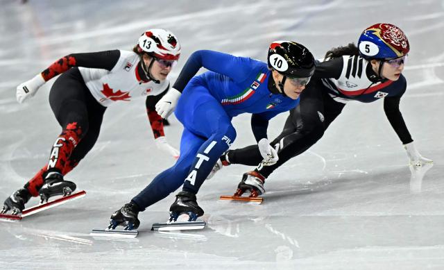 Canada's Kim Boutin, Italy's Arianna Fontana and South Korea's Choi Min-jeong compete in the short track speed skating women's 1000m quarter-final during the Milano Cortina 2026 Winter Olympic Games at Milano Ice Skating Arena in Milan on February 16, 2026. (Photo by Gabriel BOUYS / AFP)