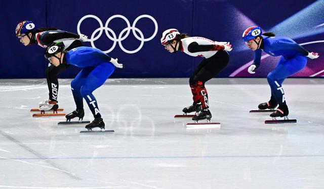 South Korea's Choi Min-jeong, Italy's Arianna Fontana, Canada's Kim Boutin and Italy's Chiara Betti compete in the short track speed skating women's 1000m quarter-final during the Milano Cortina 2026 Winter Olympic Games at Milano Ice Skating Arena in Milan on February 16, 2026. (Photo by JULIEN DE ROSA / AFP)