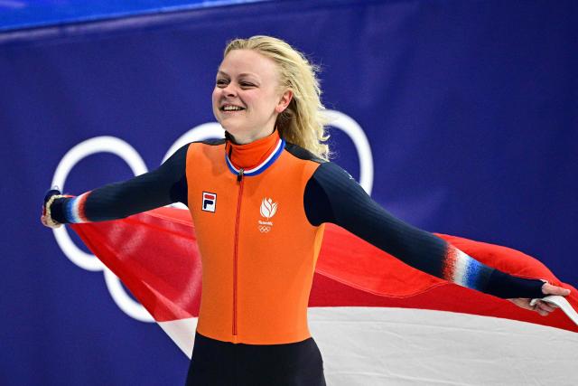 Netherlands' Xandra Velzeboer celebrates after winning gold in the short track speed skating women's 1000m final during the Milano Cortina 2026 Winter Olympic Games at Milano Ice Skating Arena in Milan on February 16, 2026. (Photo by JULIEN DE ROSA / AFP)