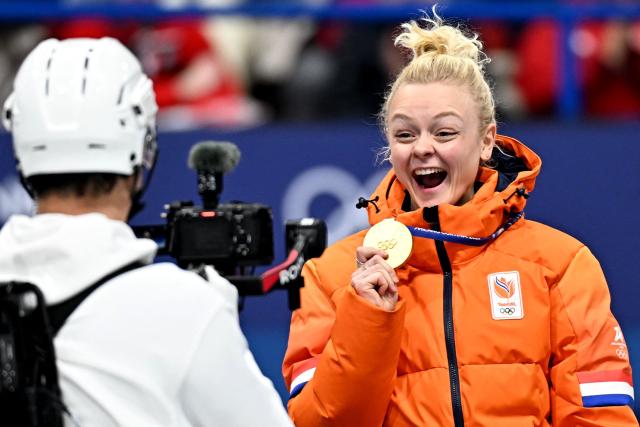 Gold medallist Netherlands' Xandra Velzeboer reacts with her medal on the podium of the short track speed skating women's 1000m final during the Milano Cortina 2026 Winter Olympic Games at Milano Ice Skating Arena in Milan on February 16, 2026. (Photo by Gabriel BOUYS / AFP)