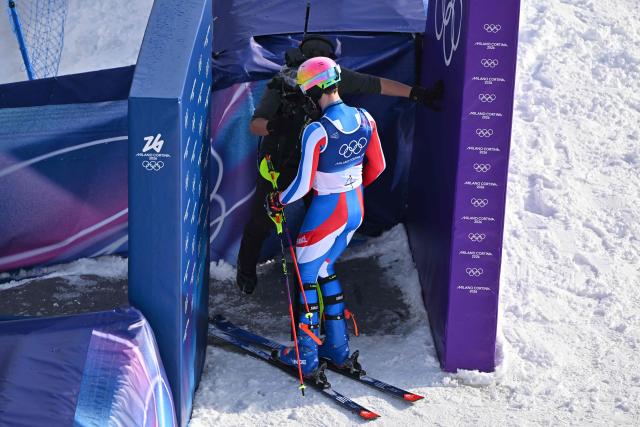 France's Clement Noel leaves after skiing out in the second run of the men's slalom alpine skiing event during the Milano Cortina 2026 Winter Olympic Games at the Stelvio Ski Centre in Bormio (Valtellina) on February 16, 2026. (Photo by Fabrice COFFRINI / AFP)