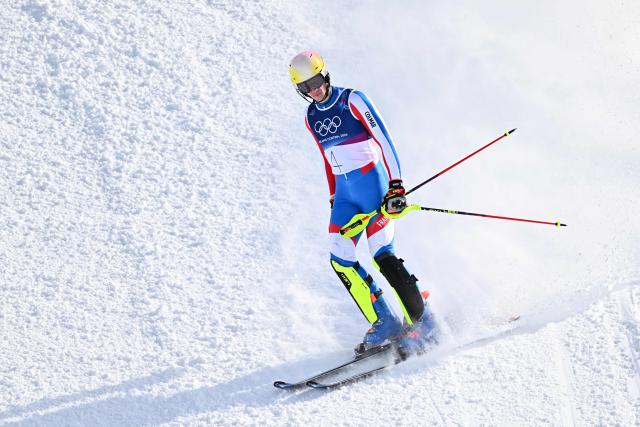 France's Clement Noel reacts after skiing out in the second run of the men's slalom alpine skiing event during the Milano Cortina 2026 Winter Olympic Games at the Stelvio Ski Centre in Bormio (Valtellina) on February 16, 2026. (Photo by Fabrice COFFRINI / AFP)