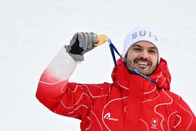 Gold medallist Switzerland's Loic Meillard poses on the podium of the men's slalom alpine skiing event during the Milano Cortina 2026 Winter Olympic Games at the Stelvio Ski Centre in Bormio (Valtellina) on February 16, 2026. (Photo by Fabrice COFFRINI / AFP)