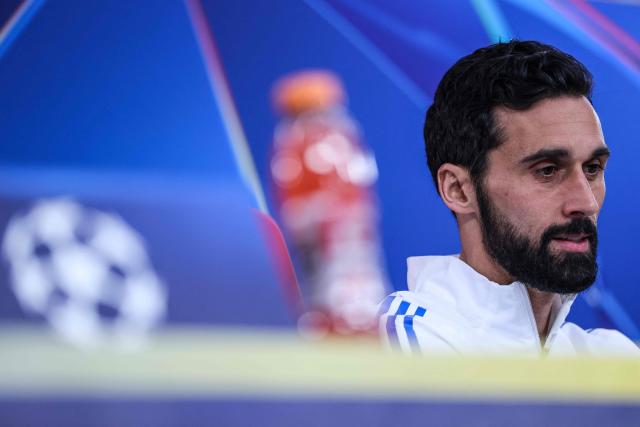 Real Madrid's Spanish coach Alvaro Arbeloa gives a press conference on the eve of their UEFA Champions League knockout round play-off first leg football match against Benfica at Estadio da Luz in Lisbon, on February 16, 2026. (Photo by PATRICIA DE MELO MOREIRA / AFP)