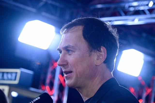 German actor Lars Eidinger speaks to reporters as he arrives for the premiere of film 'Die Blutgraefin' (The Blood Countess) presented in Berlinale Special Gala at the 76th Berlinale, Europe's first major film festival of the year, in Berlin on February 16, 2026. (Photo by John MACDOUGALL / AFP)