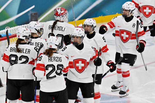 Switzerland's teammates gather prior to the women's play-off semi-final ice hockey match between Canada and Switzerland at the Milano Santagiulia Ice Hockey Arena during the Milano Cortina 2026 Winter Olympic Games in Milan, on February 16, 2026. (Photo by Alexander NEMENOV / AFP)