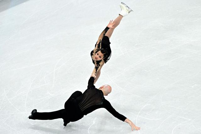 USA's Ellie Kam and Danny O'Shea compete in the figure skating pair skating free skating final during the Milano Cortina 2026 Winter Olympic Games at Milano Ice Skating Arena in Milan on February 16, 2026. (Photo by JULIEN DE ROSA / AFP)